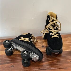 Dolls Kill INK JUST BEING ME QUAD SKATES Size 8 NWOT (Missing Toe Brakes)